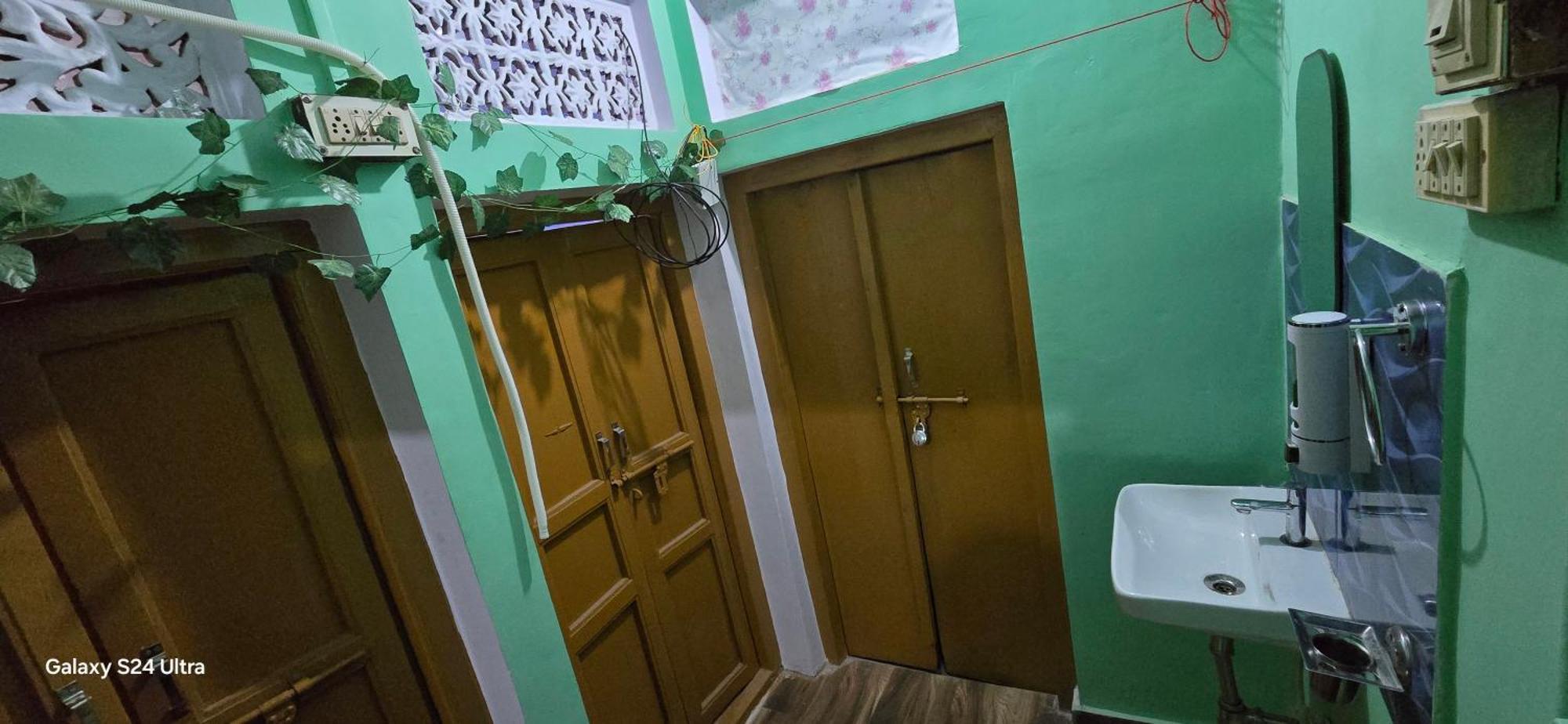 Kashi Dham Homestay Варанаси Екстериор снимка